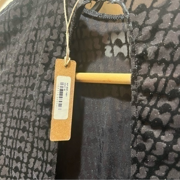 Skims - Picture 10 of 10